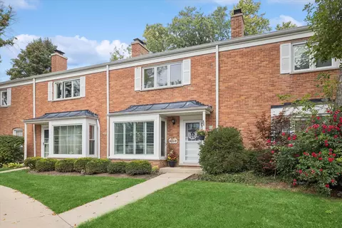 494 Old Surrey Rd, Hinsdale, IL 60521