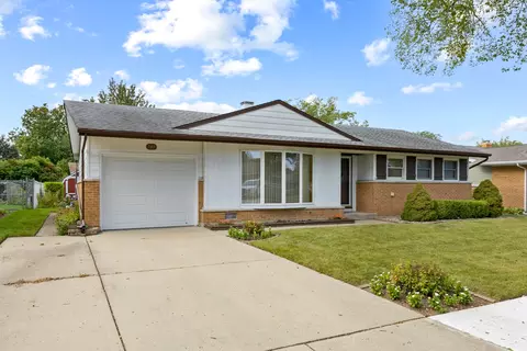 509 Shadywood Ln, Elk Grove Village, IL 60007