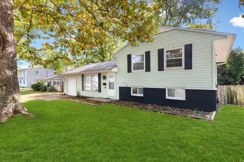 211 Edgebrook Dr, Champaign, IL 61820