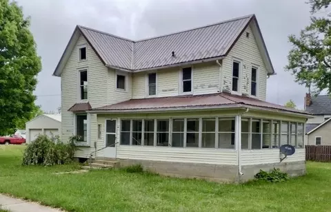 202 W Fourth St, Leaf River, IL 61047 photo 1
