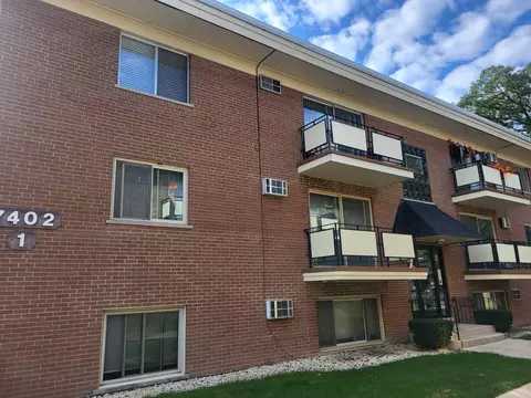 7402 W 111th St #111, Worth, IL 60482