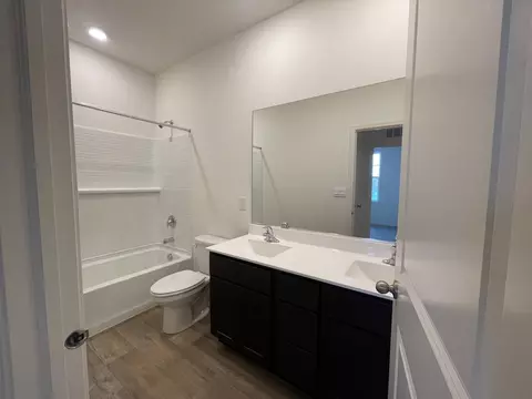 Bath - 1247 Wildflower Ln, Bartlett, IL 60103 photo 1 of 1