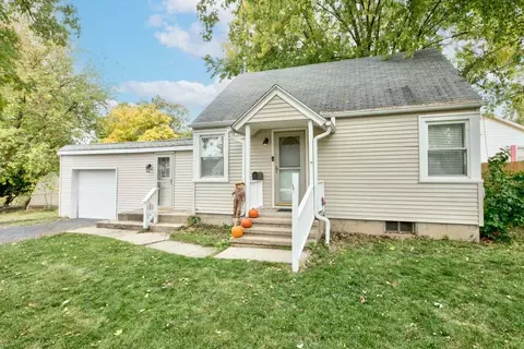 135 Oak Dr, Dekalb, IL 60115