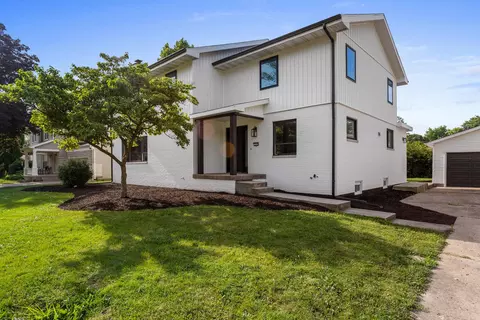 1205 Broadmoor Dr, Champaign, IL 61821