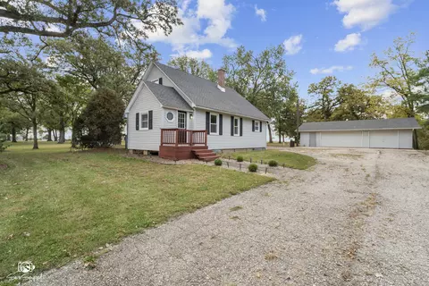 915 W Gardner Rd, Mazon, IL 60444