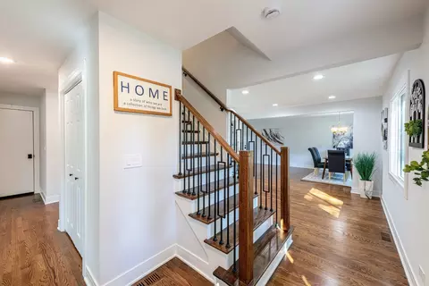 Entry Way - 312 Pine St, Deerfield, IL 60015 photo 2 of 6