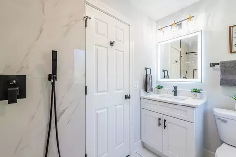 Bath - 312 Pine St, Deerfield, IL 60015 photo 7 of 7
