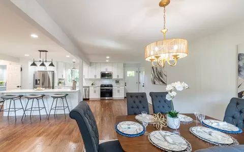 Dining - 312 Pine St, Deerfield, IL 60015 photo 3 of 4