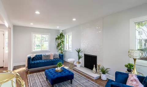 Living - 312 Pine St, Deerfield, IL 60015 photo 3 of 3