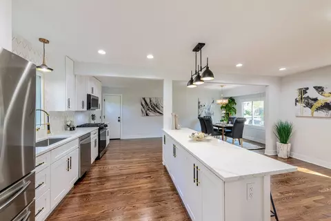 Kitchen - 312 Pine St, Deerfield, IL 60015 photo 5 of 7