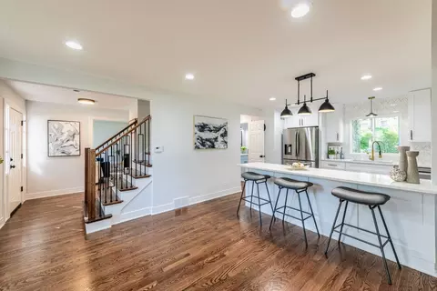 Entry Way - 312 Pine St, Deerfield, IL 60015 photo 3 of 6