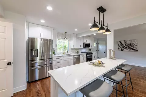Kitchen - 312 Pine St, Deerfield, IL 60015 photo 4 of 7
