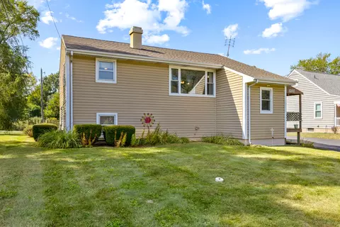 1207 Crystal Lake Rd, Lake In The Hills, IL 60156