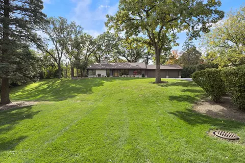 1007 Beau Brummel Dr, Sleepy Hollow, IL 60118