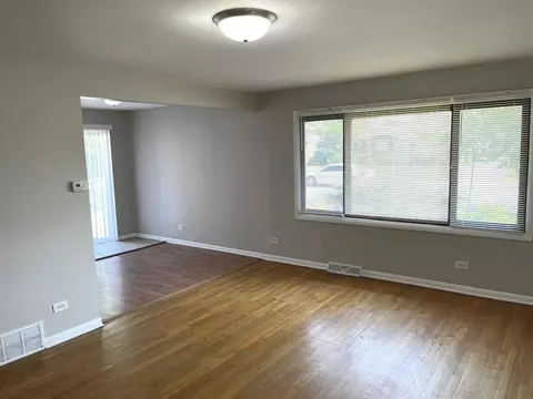 Living - 4348 Mann St, Oak Forest, IL 60452 photo 1 of 2