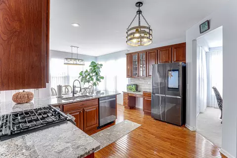 Kitchen - 24307 Sheffield Ln, Plainfield, IL 60585 photo 4 of 5