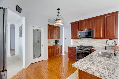 Kitchen - 24307 Sheffield Ln, Plainfield, IL 60585 photo 3 of 5