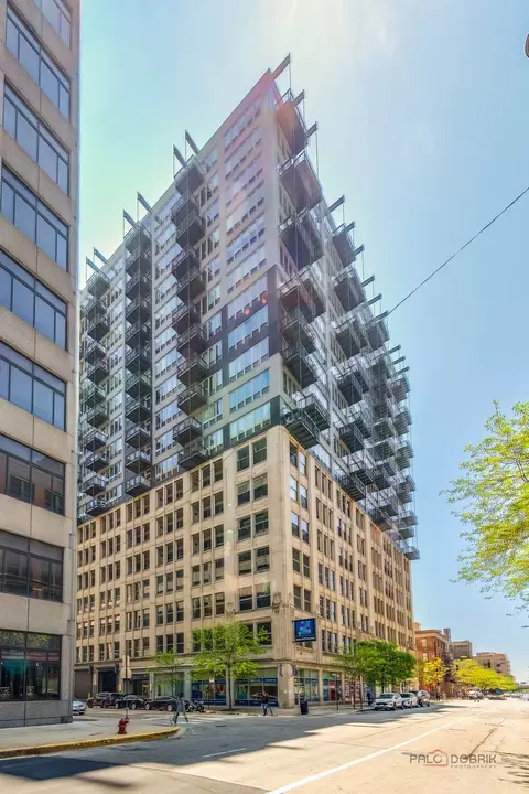 565 W Quincy St #1206, Chicago, IL 60661