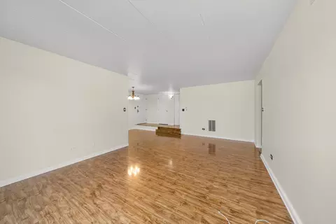 Living - 4955 134th Pl #2A, Crestwood, IL 60418 photo 4 of 5