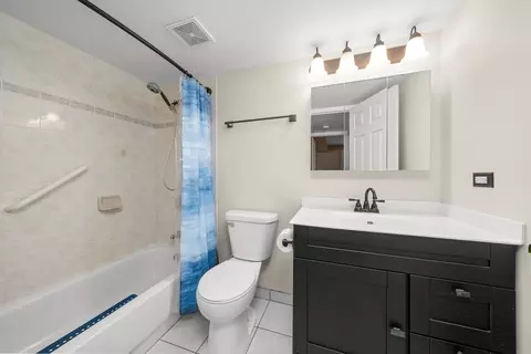 Bath - 4955 134th Pl #2A, Crestwood, IL 60418 photo 1 of 2