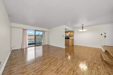 Living - 4955 134th Pl #2A, Crestwood, IL 60418 photo 3 of 5