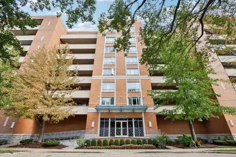 435 William St #607, River Forest, IL 60305