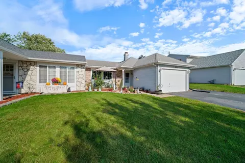 1292 Inverness Dr, Elgin, IL 60120