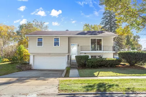 669 White Pine Rd, Buffalo Grove, IL 60089