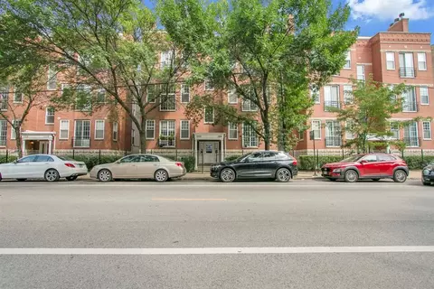 1322 W Belmont Ave #2W, Chicago, IL 60657