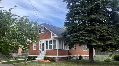 617 N View St, Aurora, IL 60506