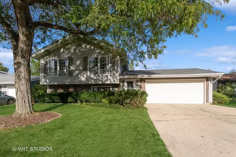 208 Flagstaff Dr, Bolingbrook, IL 60440