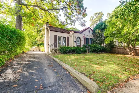 117 E Washington Ave, Lake Bluff, IL 60044