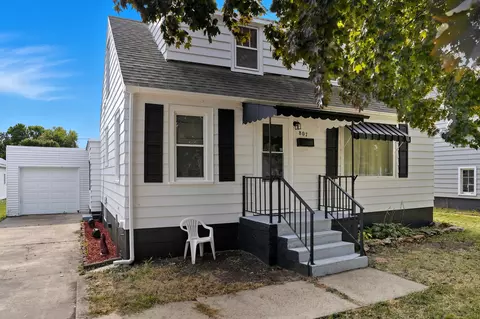 807 W 12th St, Sterling, IL 61081