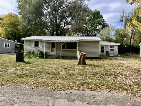 1006 S Pleasantview Dr, Tuscola, IL 61953
