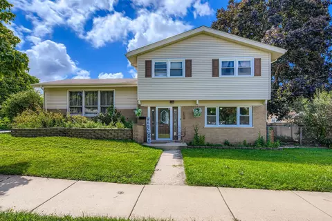 4509 W 105th St, Oak Lawn, IL 60453