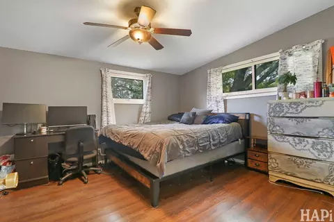 Bedroom - 1711 Beechnut Dr, Holiday Hills, IL 60051 photo 5 of 7