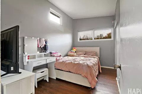 Bedroom - 1711 Beechnut Dr, Holiday Hills, IL 60051 photo 1 of 7