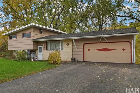 Exterior - 1711 Beechnut Dr, Holiday Hills, IL 60051 photo 2 of 7