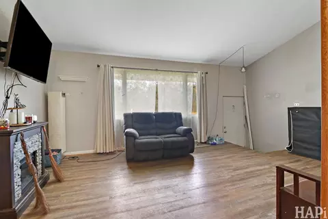 Living - 1711 Beechnut Dr, Holiday Hills, IL 60051 photo 1 of 2