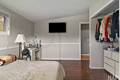 Bedroom - 1711 Beechnut Dr, Holiday Hills, IL 60051 photo 4 of 7