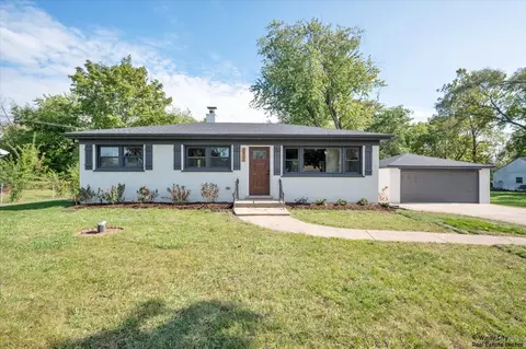 3401 N Ellen Dr, Arlington Heights, IL 60004