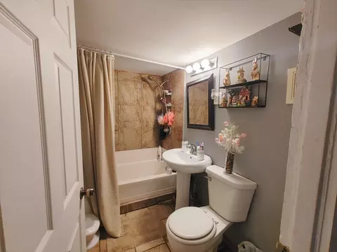 Bath - 8 Walker Pl, Elgin, IL 60120 photo 1 of 1