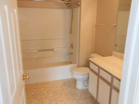 Bath - 676 Morris Ct, Lakemoor, IL 60051 photo 2 of 2