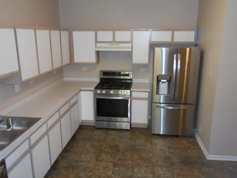 Kitchen - 676 Morris Ct, Lakemoor, IL 60051 photo 2 of 2