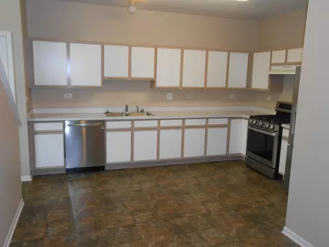 Kitchen - 676 Morris Ct, Lakemoor, IL 60051 photo 1 of 2