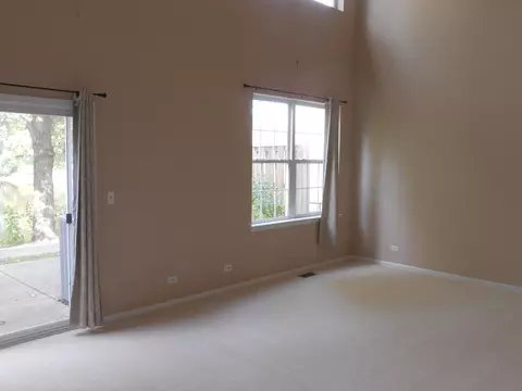 Living - 676 Morris Ct, Lakemoor, IL 60051 photo 2 of 3