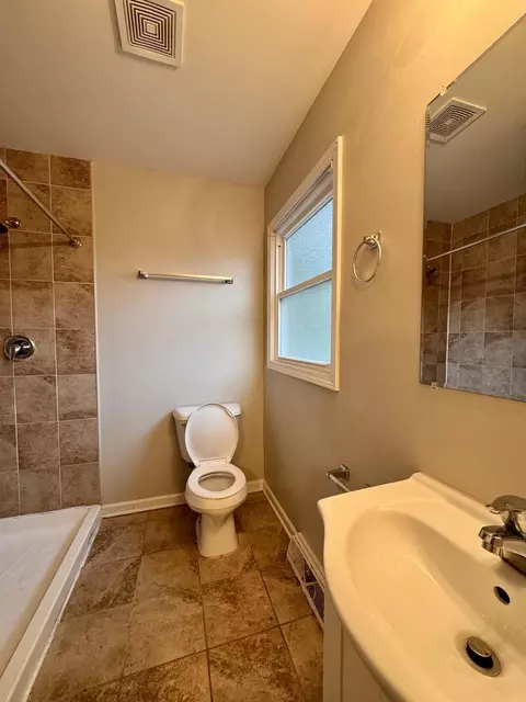 Bath - 3732 153rd St, Midlothian, IL 60445 photo 2 of 2