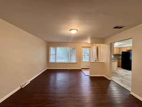 Living - 3732 153rd St, Midlothian, IL 60445 photo 2 of 5