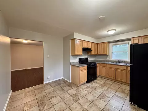 Kitchen - 3732 153rd St, Midlothian, IL 60445 photo 2 of 3