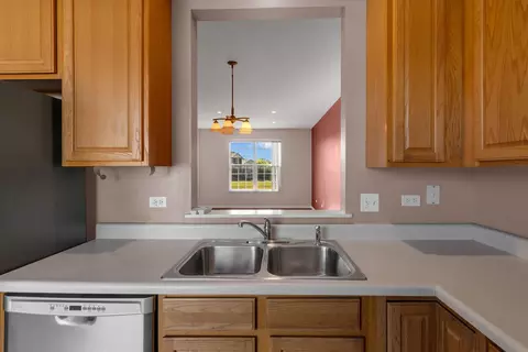 Kitchen - 5320 Cobblers Xing, Mchenry, IL 60050 photo 2 of 2